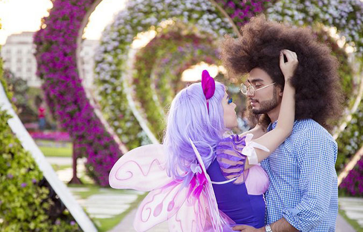 মিরাকল গার্ডেন : সংযুক্ত আরব আমিরাতের এই বাগানে এক সময় পরীদের বিয়ে হতো বলে প্রচলতি রয়েছে। তাই এদেশের পাত্র-পাত্রীরা বিবাহের পূর্ব সময়কে স্মরণীয় করে রাখতে এ অলৌকিক বাগানে এসে ফটোশুট করেন।