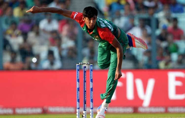 খুলনা ডিভিশনের হয়ে দুই বছর আগে প্রথম শ্রেণির ক্রিকেটে আত্মপ্রকাশ করেন মুস্তাফিজ। তিনি প্রথম ম্যাচে এক উইকেট নিয়েছিলেন।