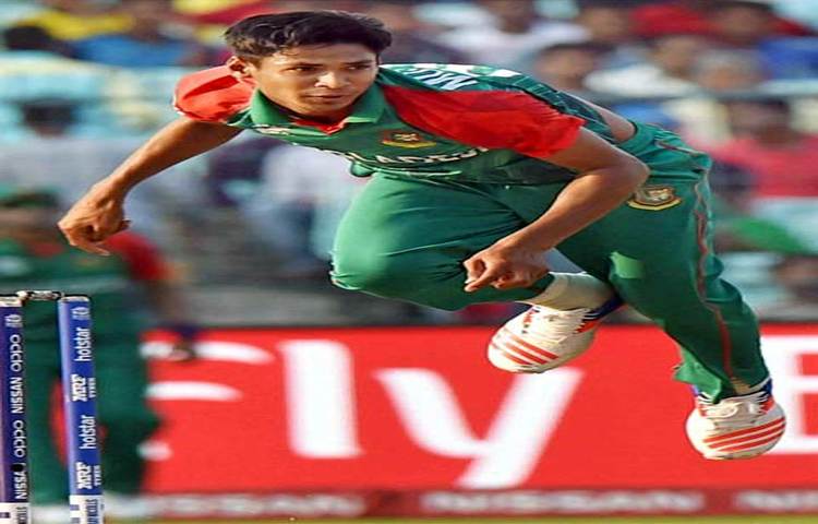 পাকিস্তানের বিরুদ্ধে টি২০-তে সুযোগ পেয়েই মুস্তাফিজ তার প্রতিভার কথা ক্রিকেট বিশ্বকে জানিয়ে দেন। এতে ৪ ওভারে ২০ রান ২ উইকেট দিয়ে নেন।