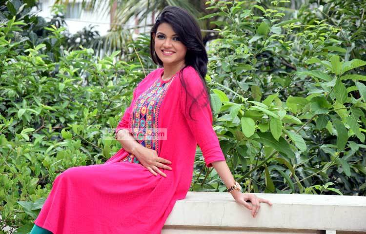 উপস্থাপনা ও ছোটপর্দায় অভিনয়ের পাঠ পেরিয়ে নাবিলা চলচ্চিত্রের নায়িকা হয়ে দর্শকের সামনে নতুন রূপে আসছেন। ছবি : মাহবুব আলম।