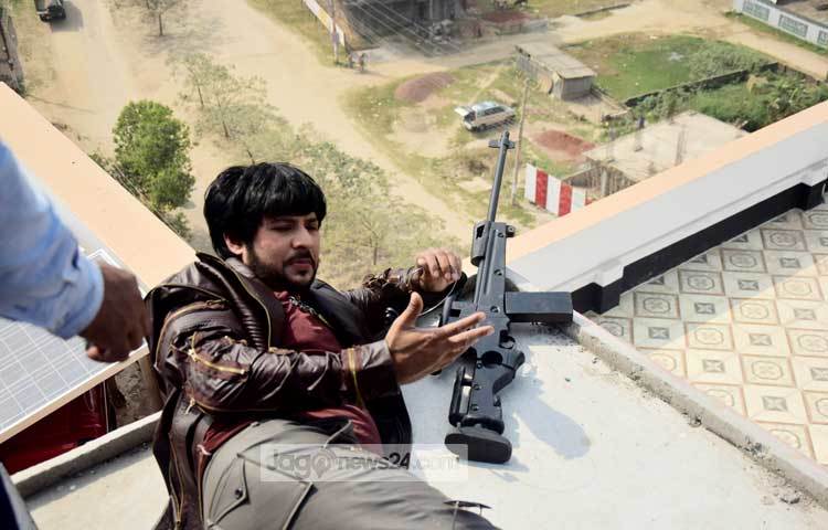 বর্তমানে ঢাকা ও এর আশপাশের বিভিন্ন মনোরম লোকেশনে &lsquo;গেম রিটার্নস&rsquo; ছবি দৃশ্যধারণ চলছে। রাজধানীর আফতাব নগর শুটিং স্পট থেকে ছবি তুলেছন-মাহবুব আলম