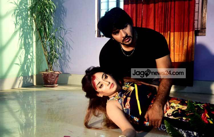 এ ছবিতে নিরব একজন পেশাদার খুনির চরিত্রে অভিনয় করছেন। রাজধানীর আফতাব নগর শুটিং স্পট থেকে ছবি তুলেছন-মাহবুব আলম