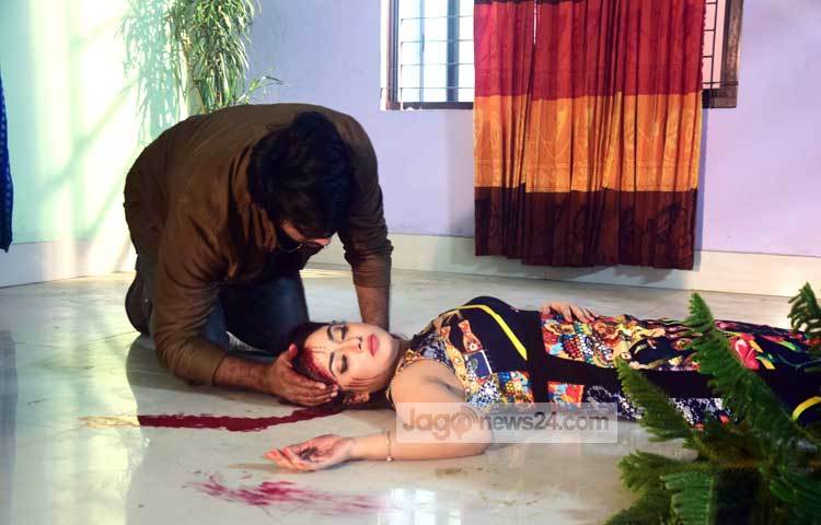 চিত্রনায়ক নিরব অভিনীত &lsquo;গেম&rsquo; ছবির সিক্যুয়েল &lsquo;গেম রিটার্নস&rsquo; নির্মিত হচ্ছে। রয়েল খান পরিচালিত এই ছবিতে নিরবকে একজন পেশাদার খুনীর চরিত্রে অভিনয় করেছেন। রাজধানীর আফতাব নগর শুটিং স্পট থেকে ছবি তুলেছন-মাহবুব আলম