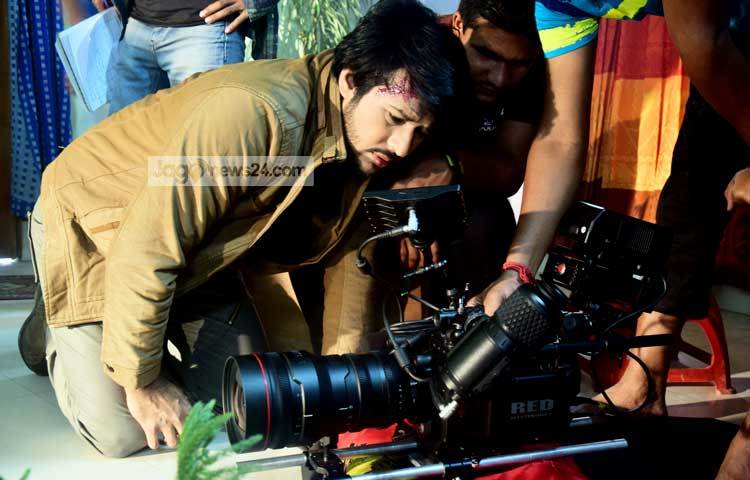 চিত্রনায়ক নিরব অভিনীত &lsquo;গেম&rsquo; ছবির সিক্যুয়েল &lsquo;গেম রিটার্নস&rsquo; নির্মিত হচ্ছে। রয়েল খান পরিচালিত এই ছবিতে নিরবকে একজন পেশাদার খুনীর চরিত্রে অভিনয় করেছেন। রাজধানীর আফতাব নগর শুটিং স্পট থেকে ছবি তুলেছন-মাহবুব আলম