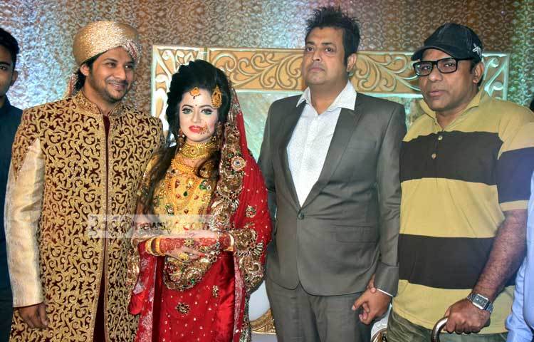পায়ে গুরুতর আঘাত নিয়েও নিরবের বিয়ের অনুষ্ঠানে এসেছিলেন ঢাকাই চলচ্চিত্রের শক্তিমান খলনায়ক মিশা সওদাগর। ছবি : মাহবুব আলম।