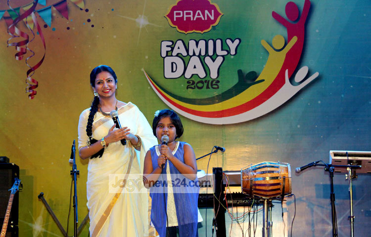 আনন্দ আর হাসি গানে কেটেছে প্রাণ ফ্যামিলি ডে&rsquo;র পুরোটা সময়। ছবি : বিপ্লব দিক্ষিৎ।