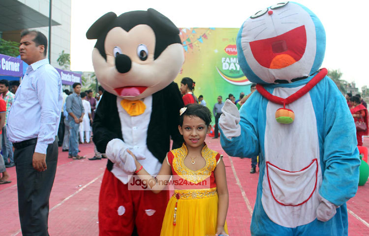 &nbsp;শিশুরা আনন্দে মেতেছে। ছবি : বিপ্লব দিক্ষিৎ।