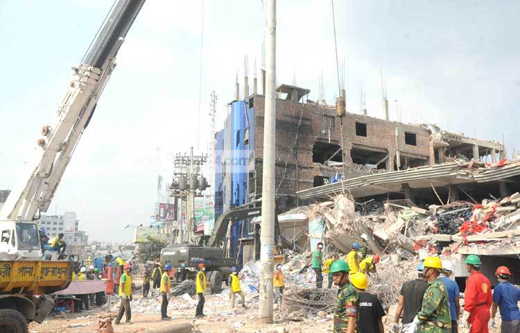 বাংলাদেশের ইতিহাসে সবচেয়ে বড় শিল্প দুর্ঘটনা রানা প্লাজা ট্রাজেডির তিন বছর পূর্তি আজ। ফাইলফটো (ছবি : বিপ্লব দিক্ষিৎ)।