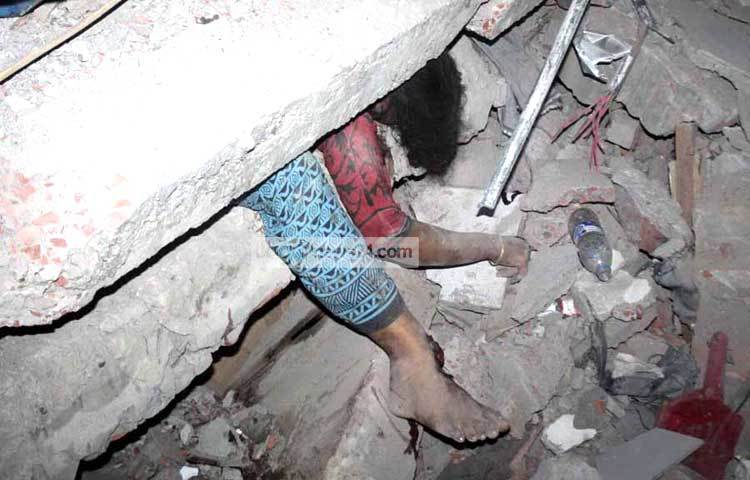 বিষাদের এমন দৃশ্য যেন আর দেখতে না হয়। ফাইলফটো (ছবি : বিপ্লব দিক্ষিৎ)।