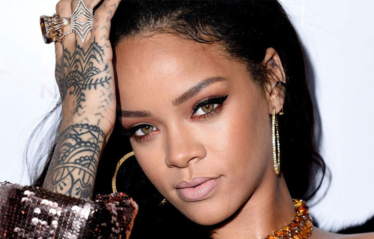 অষ্টপ্রহর সেজেগুজে থাকতেই পছন্দ করেন বিশ্ববিখ্যাত এই পপস্টার।