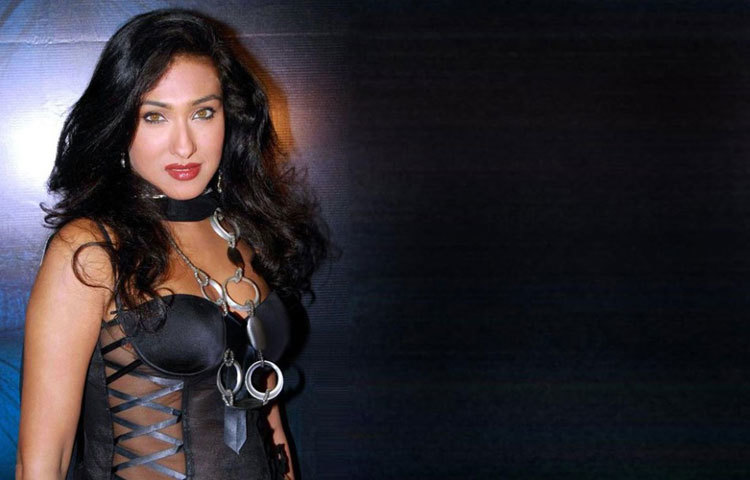 ১৯৯৮ সালে &lsquo;জাতীয় ফিল্ম অ্যাওয়ার্ড&rsquo; পান &lsquo;দহন&rsquo; ছবিতে অভিনয় করে।