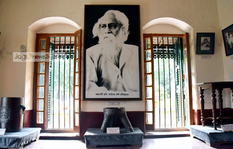 বরীন্দ্রনাথের ব্যবহৃত কিছু তৈজসপত্র। ছবি : মাহবুব আলম।