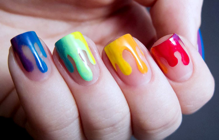 উপছে পড়া রঙ।