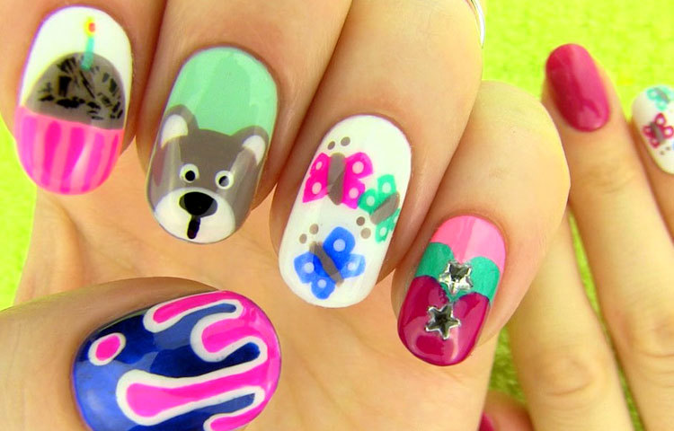 নখে আঁকা খেলা ঘরের নানান খেলা।