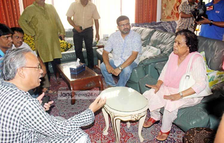 জ্যেষ্ঠ সাংবাদিক ও উপস্থাপক শফিক রেহমানের সঙ্গে দেখা করতে পারেননি তার স্ত্রী তালেয়া রেহমান।