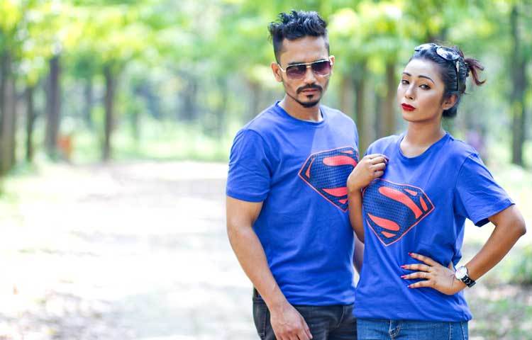 প্রচণ্ড গরমের হাত থেকে মুক্তি পেতে টি-শার্ট অনেকের কাছেই প্রিয়।