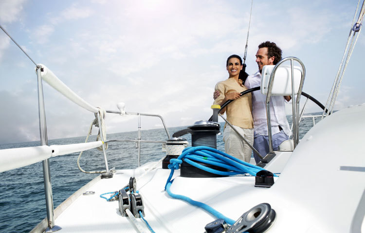 ইয়ট : বিয়ের আগে দুবাইয়ের ছেলে মেয়েরা তাদের পছন্দের মানুষের সঙ্গে জাহাজে গহীন সমুদ্রে ফটোশুটের জন্য চলে যান। তাদের এই সমুদ্র যাত্রাকে &lsquo;ইয়ট&rsquo; বলা হয়ে থাকে।