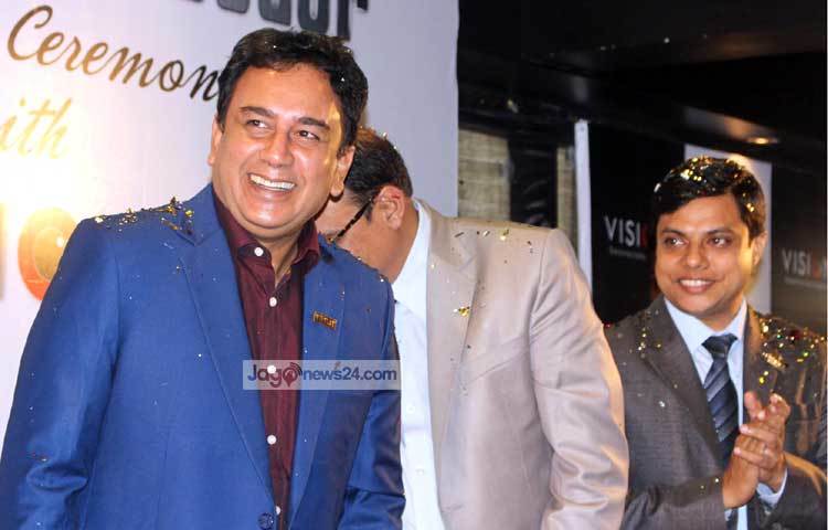 ফটোশুটে হস্যোজ্জ্বল জাহিদ। ছবি : বিপ্লব দিক্ষিৎ।