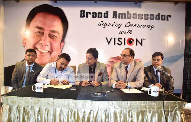 আজ বেলা ১২টায় রাজধানীর সেভেন হিলস রেস্টুরেন্টে ভিশন ইলেকট্রনিক্সের অ্যাম্বাসেডর চুক্তি অনুষ্ঠানে জাহিদ হাসান। ছবি : মাহবুব আলম।