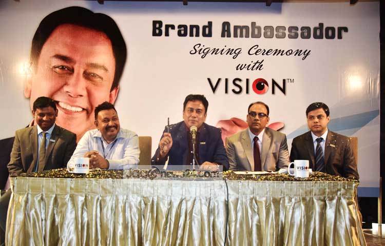 চুক্তি স্বাক্ষর অনুষ্ঠানে বক্তব্য দিচ্ছেন জাহিদ হাসান। অনুষ্ঠানে আরো উপস্থিত ছিলেন ভিশন ইলেকট্রনিক্সের ব্র্যান্ড ম্যানেজার মোহিত চক্রবর্তী ও রাকিব আহমেদ এবং প্রাণ-আরএফএল গ্রুপের হেড অব মিডিয়া সুজন মাহমুদ। ছবি : মাহবুব আলম।