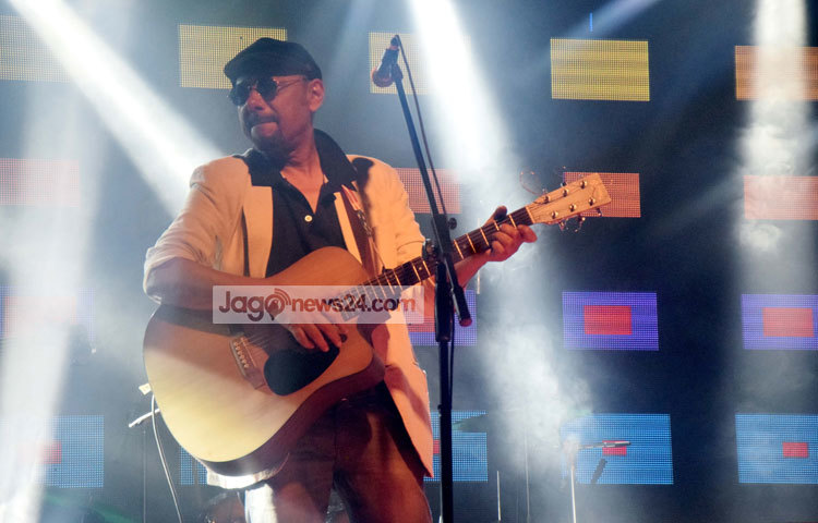 &lsquo;রঞ্জনা তুমি আর আসবে না&rsquo;, &lsquo;বেলা বোস&rsquo;, &lsquo;হ্যালো বাংলাদেশ&rsquo;, &lsquo;আমি বৃষ্টি দেখেছি&rsquo;সহ তার কণ্ঠের অনেক জনপ্রিয় গানে ঢাকার শ্রোতাদের বিমুগ্ধ করেন । ছবি : মাহবুব আলম