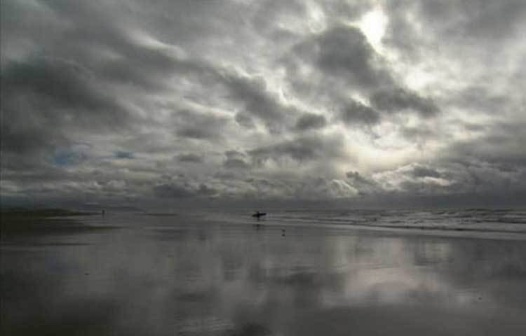 আষাঢ় : অষধা নক্ষত্র থেকে আষাঢ় মাসের নাম এসেছে। আষাঢ়ের কথা মনে হলেই চোখের সামনে ঘন কালো মেঘ ভেসে বেড়ায়।