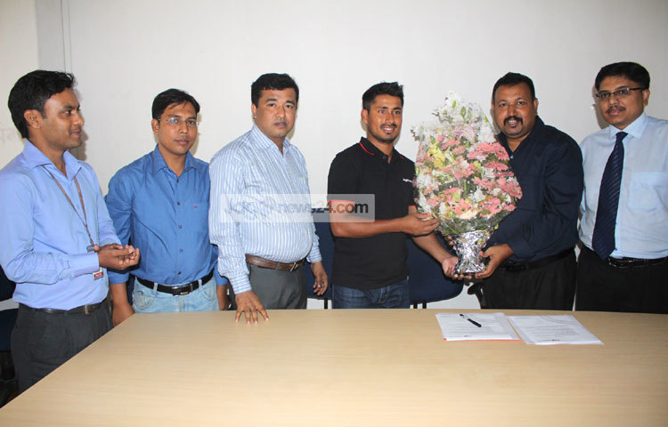 আজ (মঙ্গলবার) থেকে ভারতে শুরু হচ্ছে টি-টোয়েন্টি বিশ্বকাপের ষষ্ঠ আসর। এবারের বিশ্বকাপের প্রতিটি ম্যাচের প্রাক-বিশ্লেষণ, ফলাফল ও নানা বিশ্লেষণ নিয়ে জাগোনিউজের সঙ্গে থাকছেন বাংলাদেশ ক্রিকেটের অন্যতম সেরা তারকা মোহাম্মদ আশরাফুল। ছবি : বিপ্লব দিক্ষিৎ