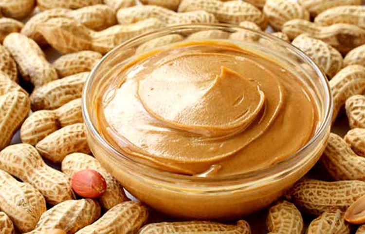 বাদামের মাখন : বাদামের মাখন (পিনাট বাটার) ওজন বাড়াতেও বেশ কার্যকর। এর মধ্যে রয়েছে উচ্চমাত্রার ক্যালোরি। বাদামের শরীরের প্রোটিনের মাত্রা বাড়াতে কাজ করে। ওজন বাড়াতে চাইলে এই খাবারটি খাদ্য তালিকায় রাখতে পারেন। তাছাড়া এটি খুব মজাদার একটি খাবার।