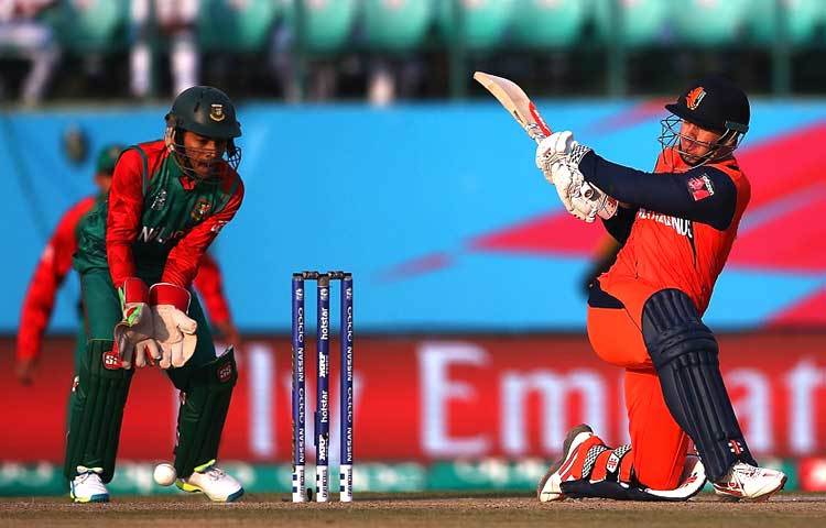 সুইপ শট খেলছেন স্টিফান মাইবুর্গ।