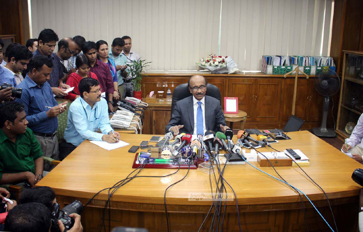 আজ বাংলাদেশ ব্যাংকের নতুন গভর্নর ফজলে কবির দায়িত্ব নিয়েছেন। ছবি : বিপ্লব দিক্ষিৎ।