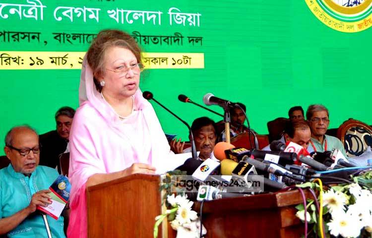 জাতীয় কাউন্সিলে বেগম খালেদা জিয়া দেশকে এগিয়ে নেওয়ার লক্ষ্যে &lsquo;ভিশন ২০৩০&rsquo; শিরোনামে একটি খসড়া পরিকল্পনার সারসংক্ষেপ তুলে ধরেছেন। ছবি : বিপ্লব দিক্ষিৎ।