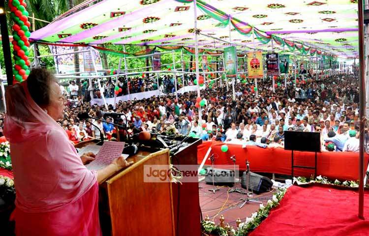 আজ রাজধানীর ইঞ্জিনিয়ার্স ইনস্টিটিউশন চত্বরে বিএনপির ষষ্ঠ জাতীয় কাউন্সিলে বক্তব্য রাখছেন দলের চেয়ারপার্সন বেগম খালেদা জিয়া। ছবি : বিপ্লব দিক্ষিৎ।