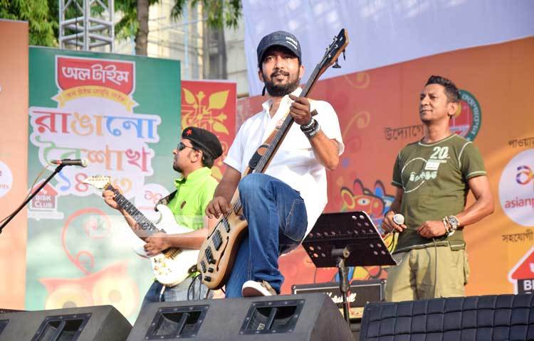 সকাল থেকে শুরু হওয়া এই কনসার্ট দিনব্যাপী চলে। ছবি : মাহবুব আলম।