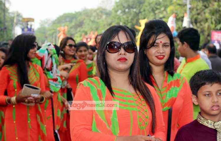 আজ রাত পোহাতেই পহেলা বৈশাখের আনন্দে জেগেছে সবার প্রাণ। ছবি : বিপ্লব দিক্ষিৎ।