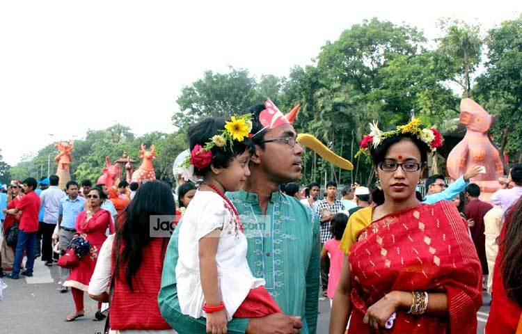 &lsquo;এসো হে বৈশাখ এসো এসো....&rsquo; সবার হৃদয়ে বাজছে বর্ষবরণের এই গান। ছবি : বিপ্লব দিক্ষিৎ।
