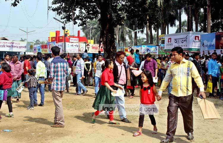বাংলা একাডেমি আয়োজিত অমর একুশে গ্রন্থমেলা আজ ২০মত দিনে পড়েছে। শান্তিপূর্ণ পরিবেশে মেলার কার্যক্রম চলছে।