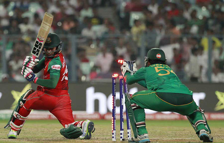 পাকিস্তানের কাছে ৫৫ রানের পরাজয় দিয়েই টি-টোয়েন্টি বিশ্বকাপের মূল পর্ব শুরু করলো বাংলাদেশ।