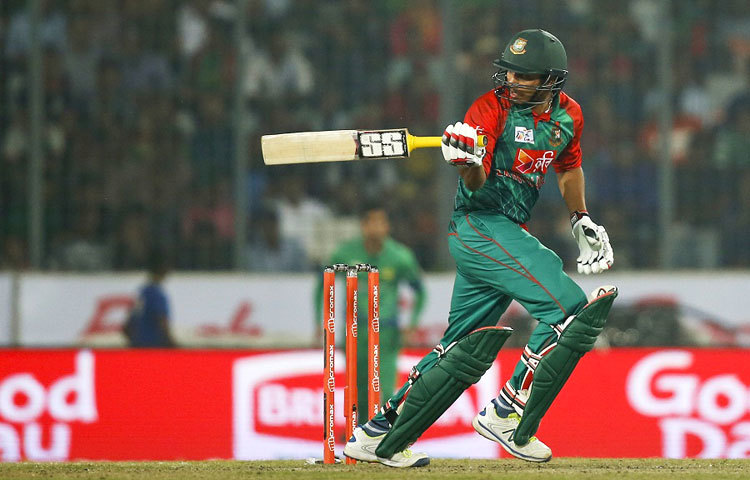 বুধবাবার মিরপুরে শের-ই বাংলা ক্রিকেট স্টেডিয়ামে পাকিস্তানকে ৫ উইকেটে হারিয়ে এশিয়া কাপের ফাইনালে উঠে গেছে বাংলাদেশ। এই দুই দলের উত্তেজনাপূর্ণ খেলা উপভোগ করেছে ক্রিকেট বিশ্ব।