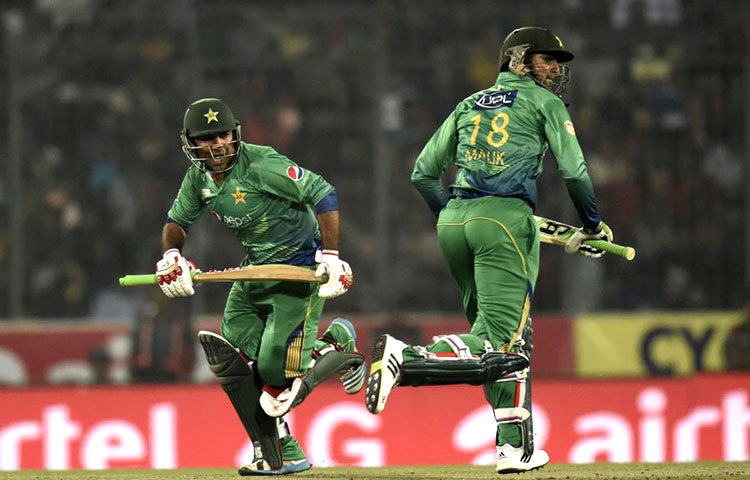 বুধবাবার মিরপুরে শের-ই বাংলা ক্রিকেট স্টেডিয়ামে পাকিস্তানকে ৫ উইকেটে হারিয়ে এশিয়া কাপের ফাইনালে উঠে গেছে বাংলাদেশ। এই দুই দলের উত্তেজনাপূর্ণ খেলা উপভোগ করেছে ক্রিকেট বিশ্ব।