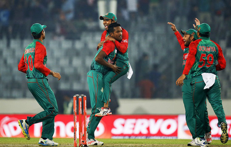 বুধবাবার মিরপুরে শের-ই বাংলা ক্রিকেট স্টেডিয়ামে পাকিস্তানকে ৫ উইকেটে হারিয়ে এশিয়া কাপের ফাইনালে উঠে গেছে বাংলাদেশ। এই দুই দলের উত্তেজনাপূর্ণ খেলা উপভোগ করেছে ক্রিকেট বিশ্ব।