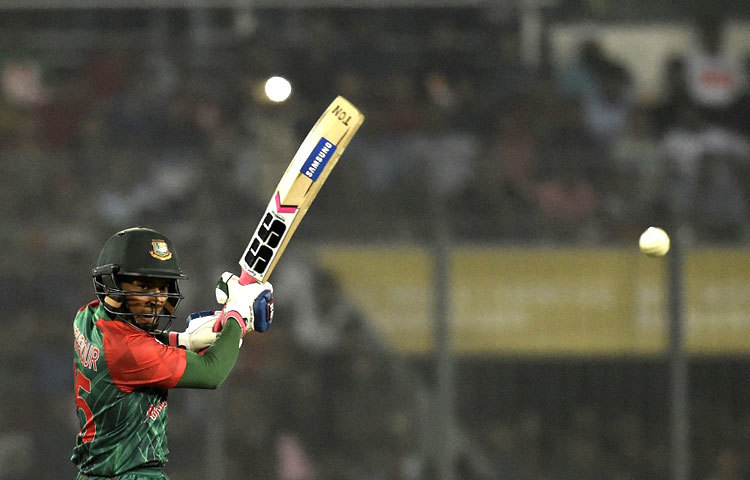 বুধবাবার মিরপুরে শের-ই বাংলা ক্রিকেট স্টেডিয়ামে পাকিস্তানকে ৫ উইকেটে হারিয়ে এশিয়া কাপের ফাইনালে উঠে গেছে বাংলাদেশ। এই দুই দলের উত্তেজনাপূর্ণ খেলা উপভোগ করেছে ক্রিকেট বিশ্ব।