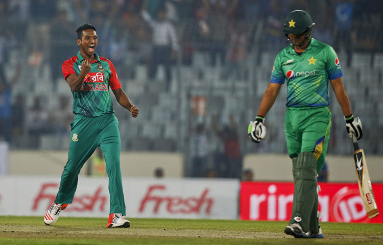 বুধবাবার মিরপুরে শের-ই বাংলা ক্রিকেট স্টেডিয়ামে পাকিস্তানকে ৫ উইকেটে হারিয়ে এশিয়া কাপের ফাইনালে উঠে গেছে বাংলাদেশ। এই দুই দলের উত্তেজনাপূর্ণ খেলা উপভোগ করেছে ক্রিকেট বিশ্ব।