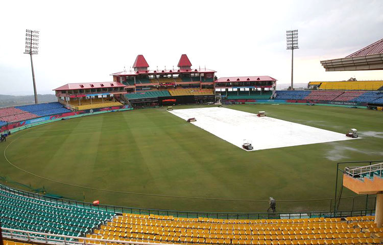 ধর্মশালার মাঠও ভিজেছে শিলা বৃষ্টিতে।