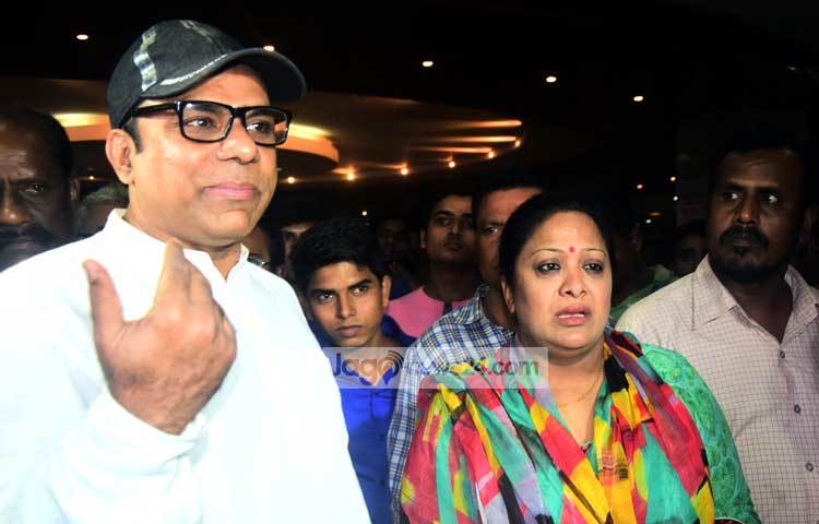 এ সময় হাসপাতালে উপস্থিত ছিলেন, ববিতা, মৌসুমী, সুবর্ণা মুস্তাফা, ওমর সানী, মিশা সওদাগর, মুশফিকুর রহমান গুলজার, সুব্রত, অরুণা বিশ্বাস, এসএহক অলিক, আরিফ খান, চয়নিকা চৌধুরী, বাঁধন প্রমুখ। ছবি : মাহবুব আলম।