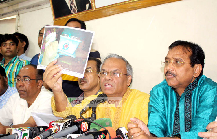 ইউপি নির্বাচনে &lsquo;অনিয়মের&rsquo; অভিযোগে সংবাদ সম্মেলনের আয়োজন করে বিএনপি। ছবি : বিপ্লব দিক্ষিৎ।