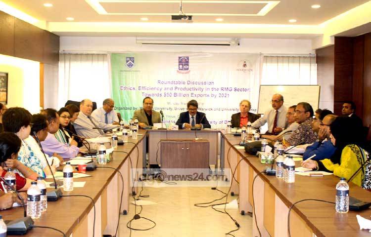 নৈতিকতা, দক্ষতা ও উৎপাদনের উপর ঢাকা বিশ্ববিদ্যালয়ে এক গোলটেবিল বৈঠকের আয়োজন করে। ছবি : বিপ্লব দিক্ষিৎ।
