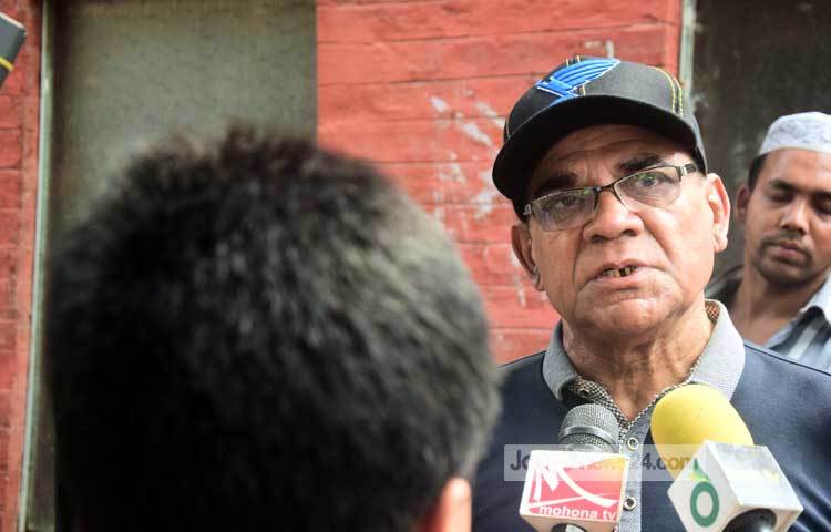 শোকগাথা প্রকাশ করছেন অভিনেতা আহমেদ শরীফ। ছবি : মাহবুব আলম।