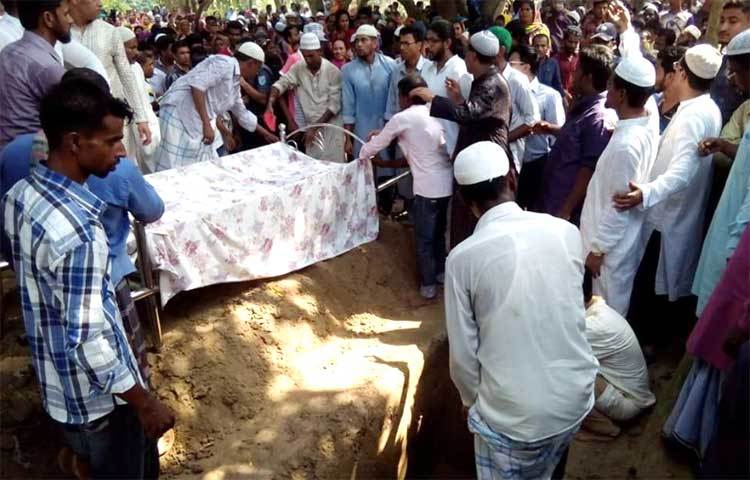 দিতির পৈতৃক নিবাস নারায়ণগঞ্জের সোনারগাঁওয়ের দত্তপাড়া গ্রামে পারিবারিক কবরস্থানে বাবা ও মায়ের পাশেই সমাহিত হলেন।