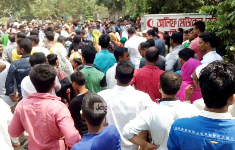 এসময় দিতির আত্মীয় স্বজনসহ এলাকার সর্বস্তরের মানুষের কান্নায় ভারী হয়ে উঠে দত্তপাড়ার বাতাস।