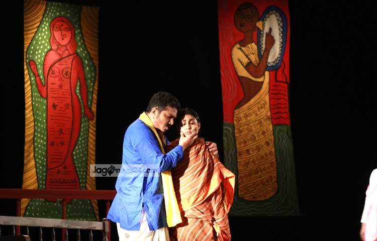 নাট্যোৎসবে আরও বক্তব্য রাখেন নাট্যজন ফজলুল করিম ভানু, কবি অধ্যাপক আব্দুল হাই আল-হাদী, নাট্যজন ওবায়দুল্লাহ সুজা প্রমুখ।